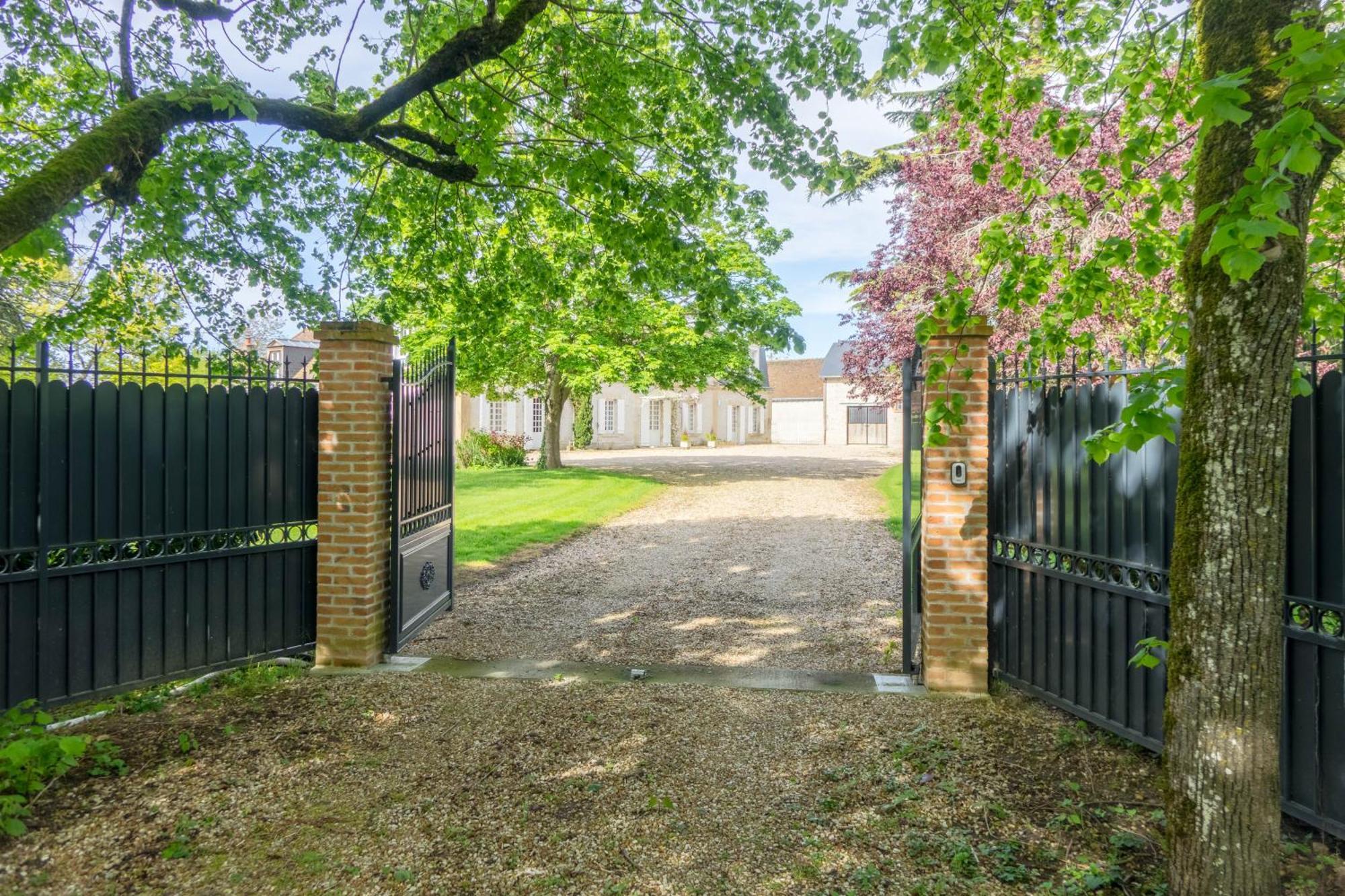 Maison Chaleureuse De 4 A 12 Personnes Neuville-aux-Bois Exterior foto