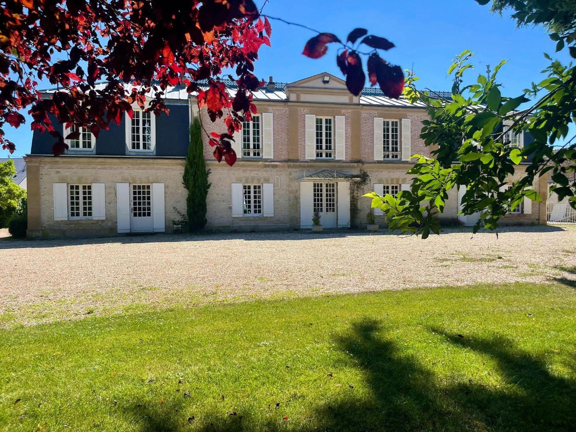 Maison Chaleureuse De 4 A 12 Personnes Neuville-aux-Bois Exterior foto